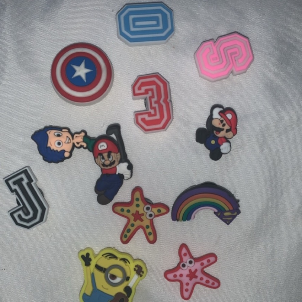 Random crocs charms